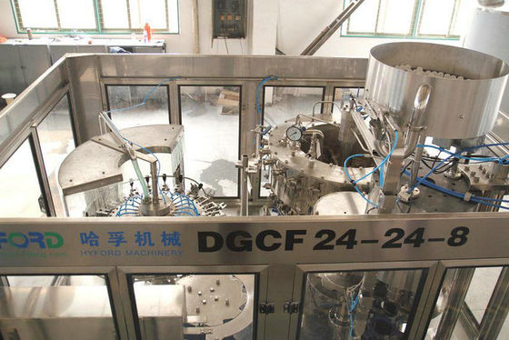 Sprite / Cola Rotary Carbonated Drink Filling Machine  Co2 gas Drink Filling Plant