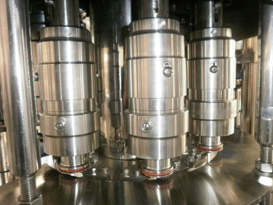 PLC Control Soda Water Filling Production Line , High Speed Plastic bottle Filling Machinery